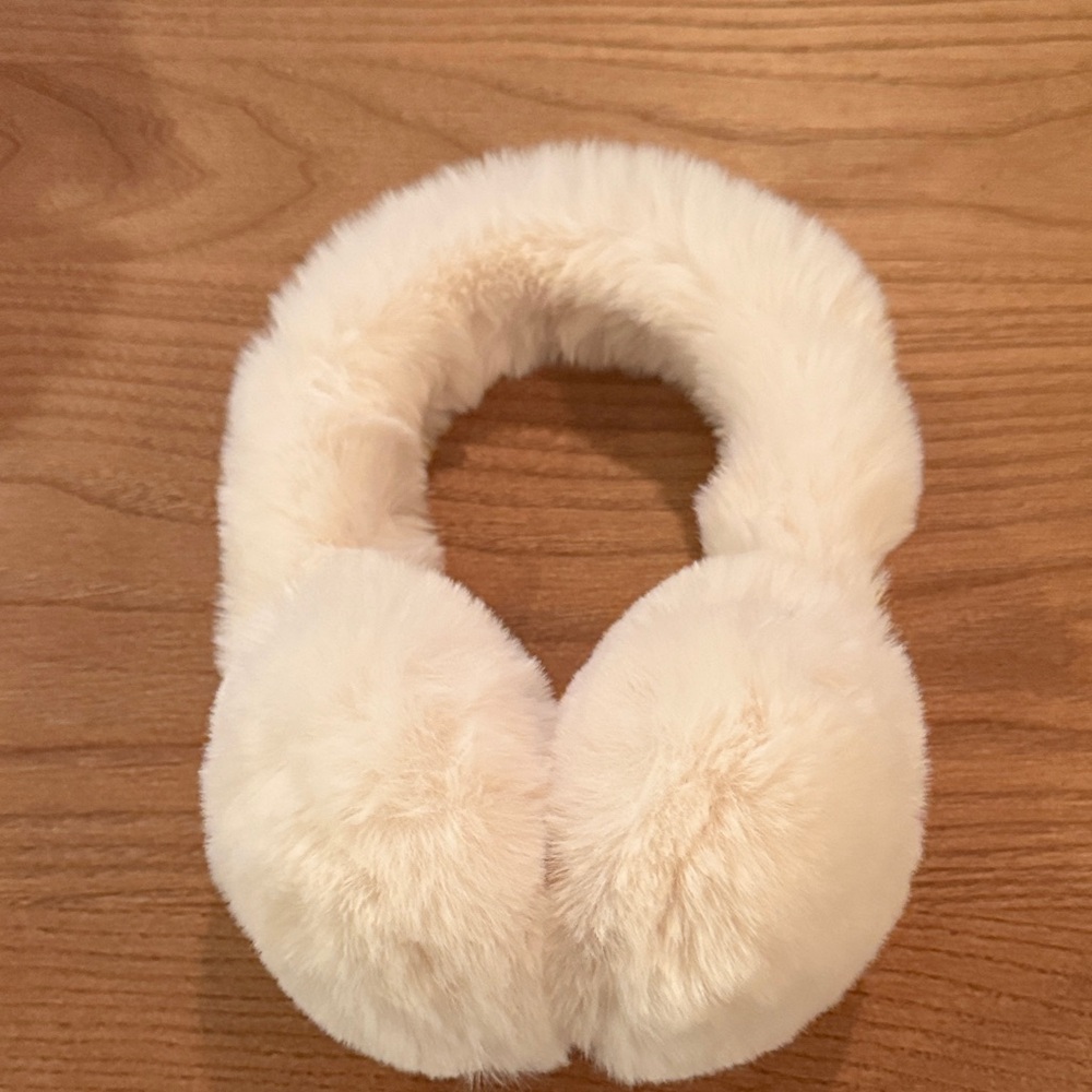 Fluffy Cream Earmuffs
